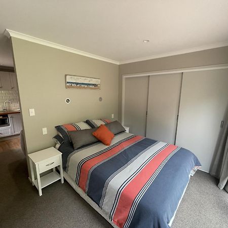 Guest Wing In Richmond Downs Apartment Walton Екстериор снимка