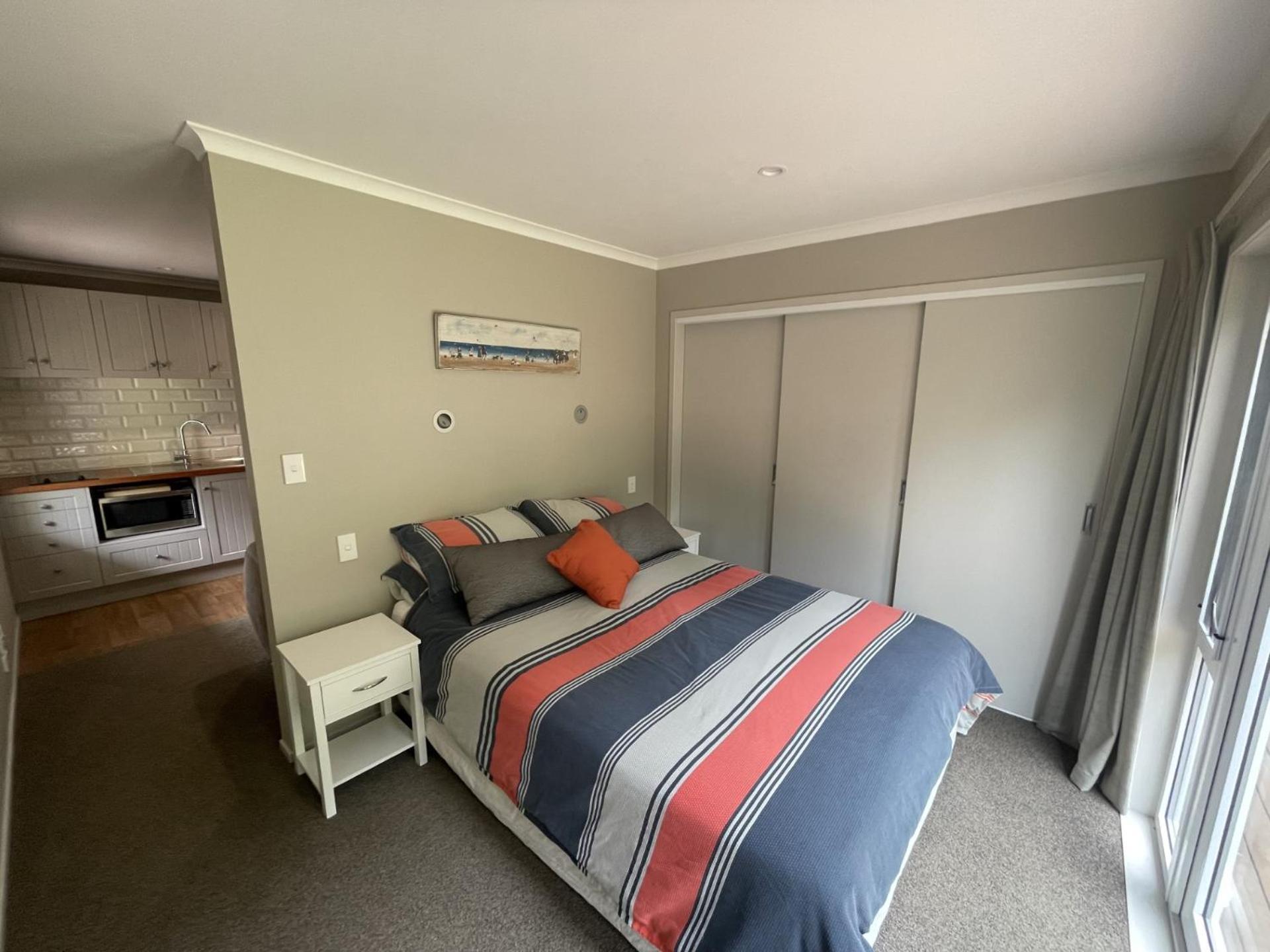 Guest Wing In Richmond Downs Apartment Walton Екстериор снимка