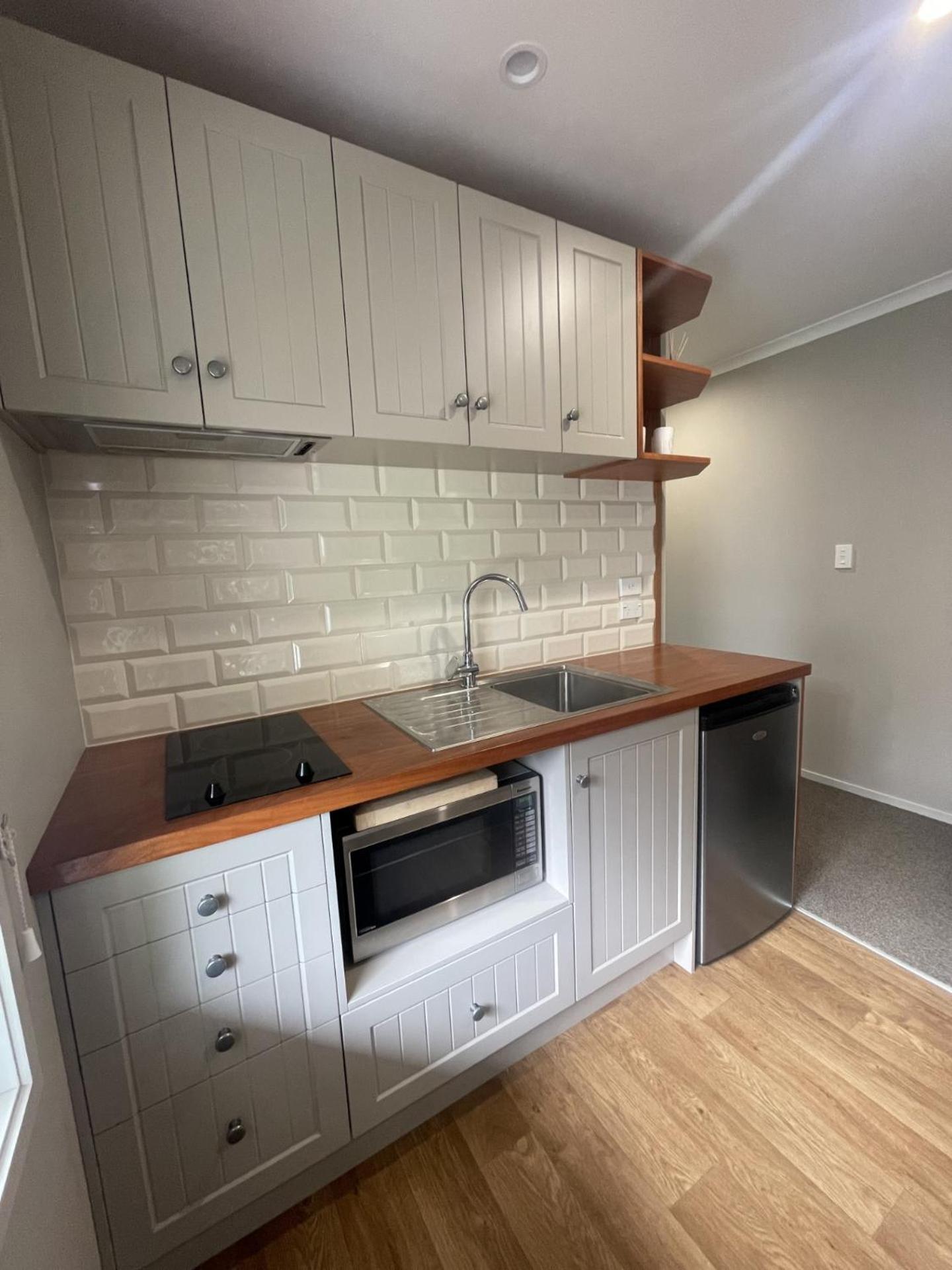 Guest Wing In Richmond Downs Apartment Walton Екстериор снимка