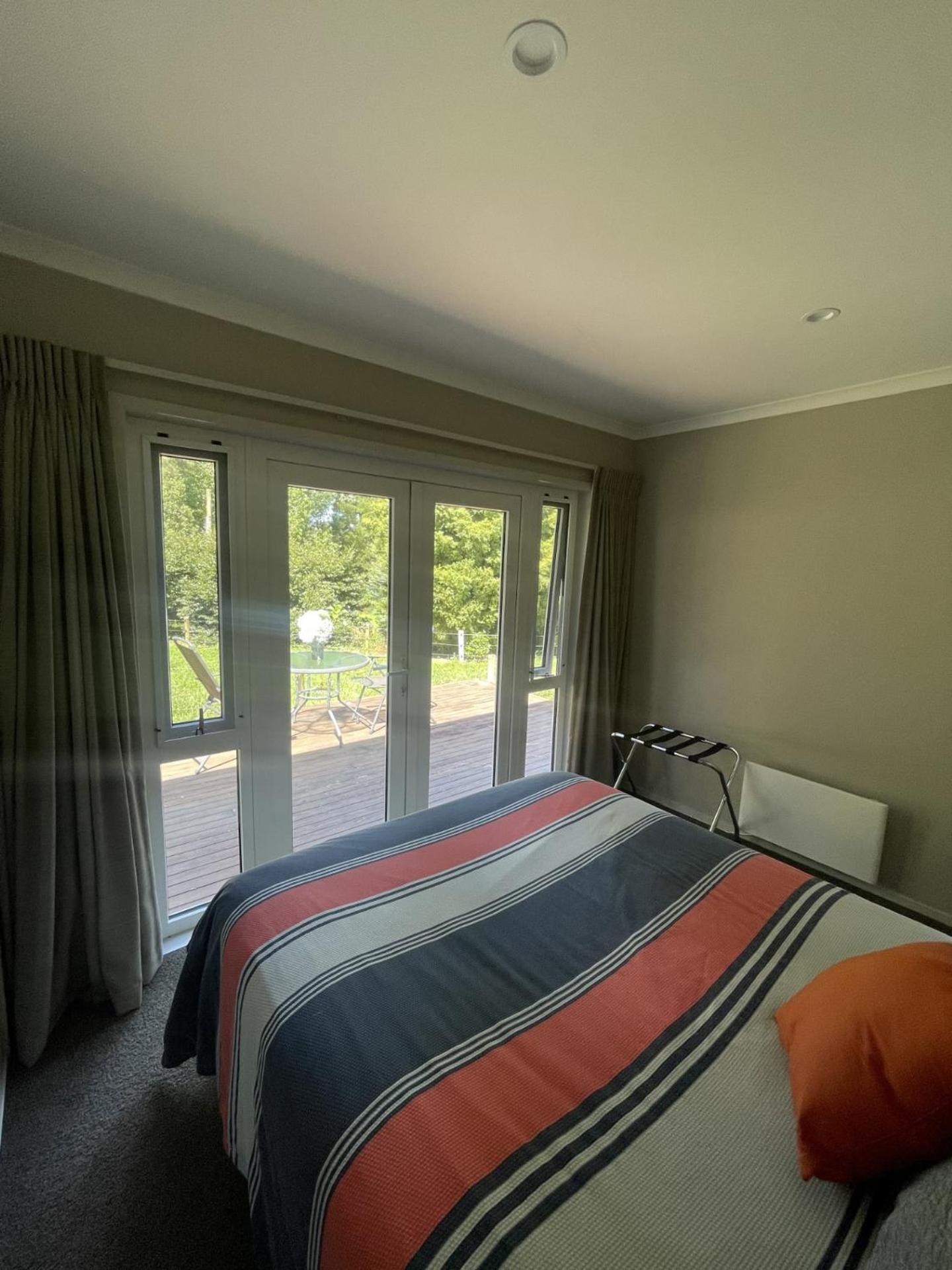 Guest Wing In Richmond Downs Apartment Walton Екстериор снимка